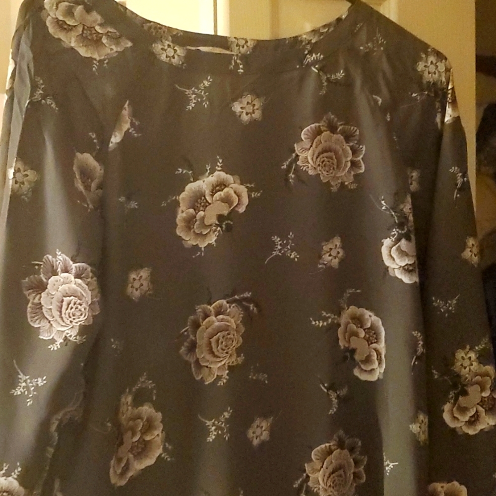 Xs floral blouse